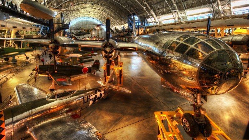 Бомбардировщик в-29 Энола Гэй