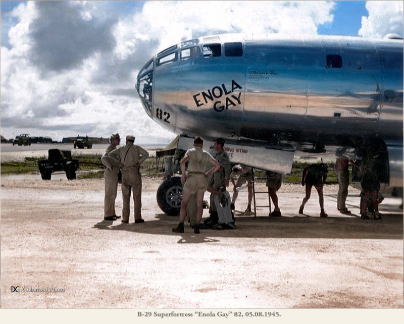 Б-29 бомбардировщик Энола