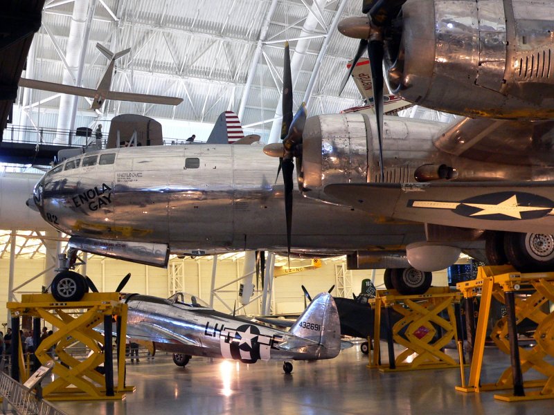 Бомбардировщик b-29 «Enola gay»