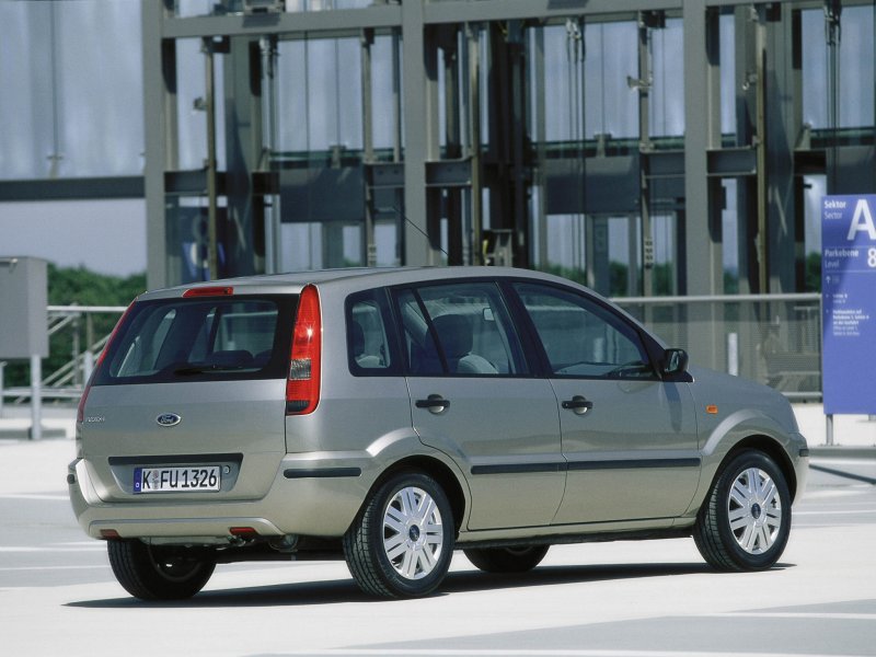 Ford Fusion 1 поколение