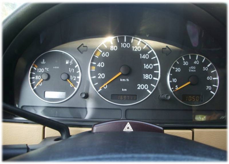 Приборная панель w204