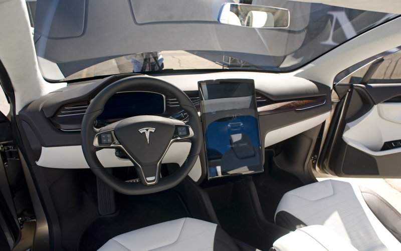 Машина Tesla model x салон