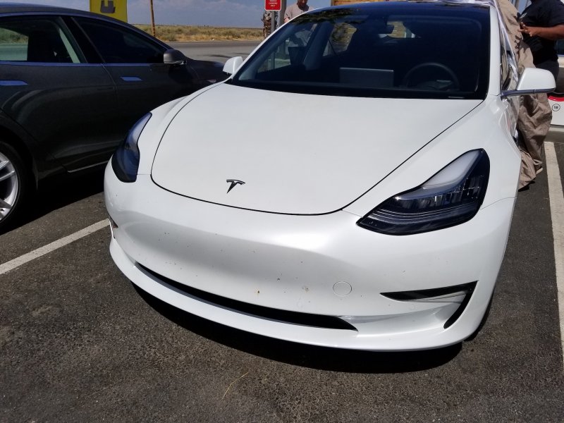Tesla model 3 белая
