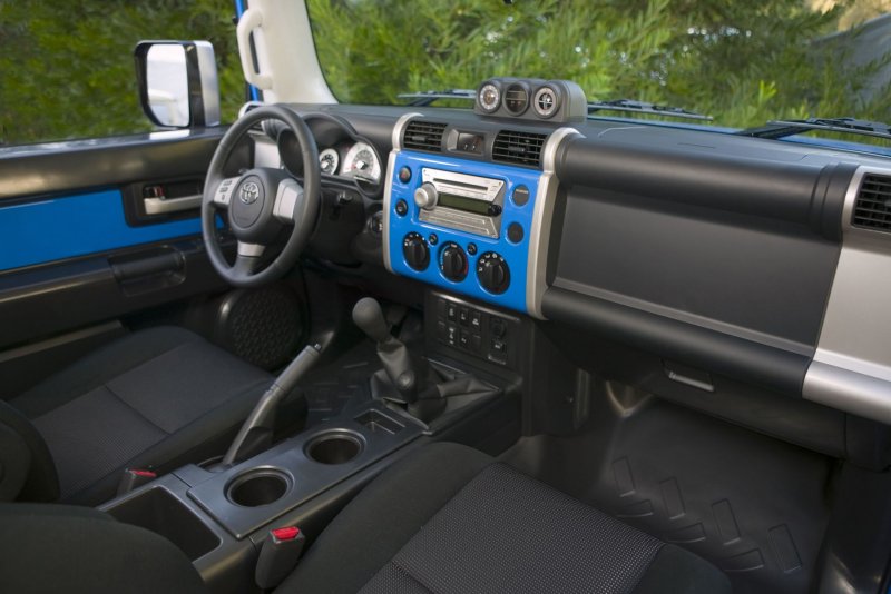Toyota FJ Cruiser 2014 салон