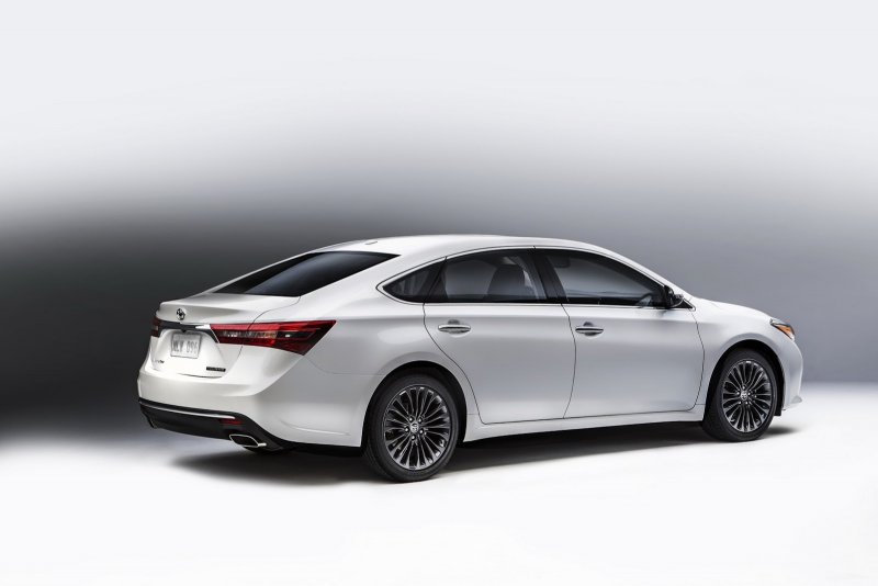 Toyota Avalon 2018 седан