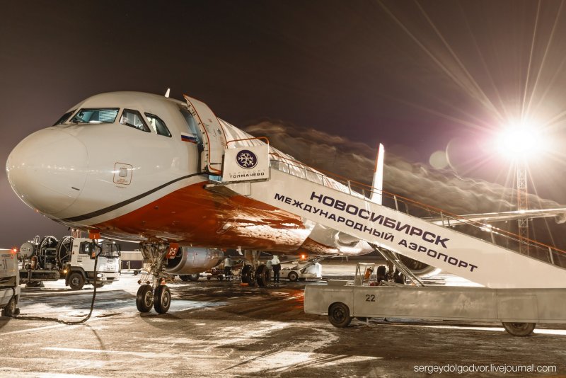 Самолёт ред Вингс Аэробус а380