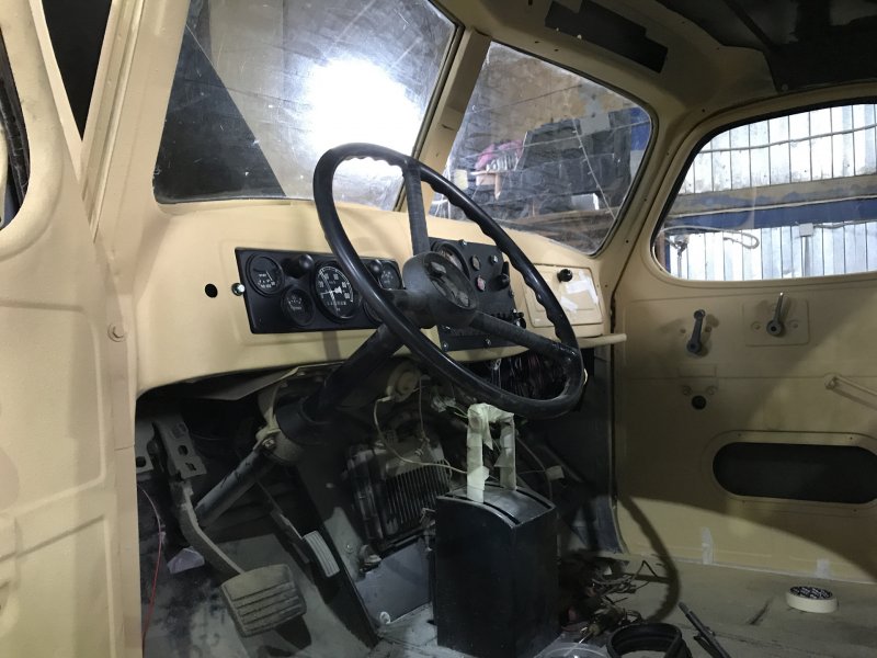 ЗИЛ-157 кабина внутри