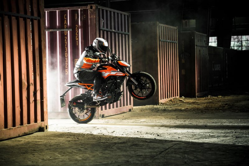 Мотоцикл KTM 125 Duke фон