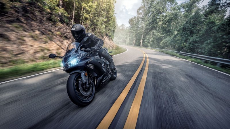 Kawasaki zx6r с мотоциклистом