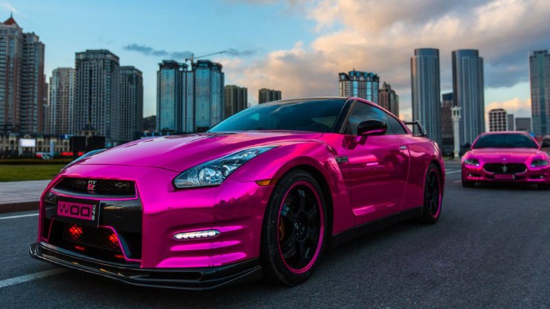 Nissan GTR r35 розовый
