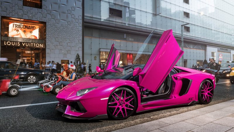 Lamborghini Aventador розовый