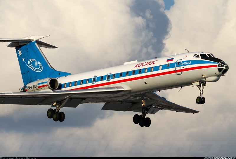 Ту-134 пассажирский самолёт