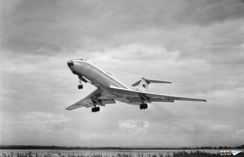 Самолет ту 104 и ту 134