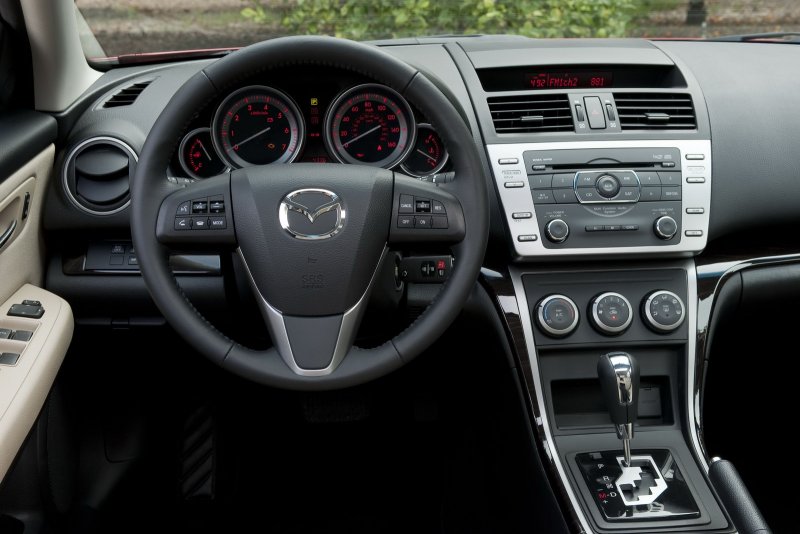 Mazda 6 2011 панель
