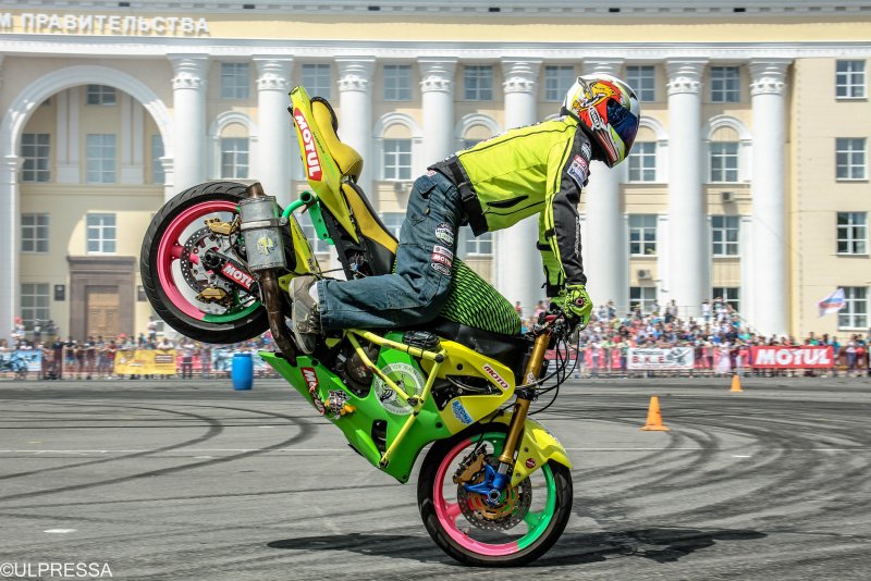Дрифт на площади Ленина в Новосибирске