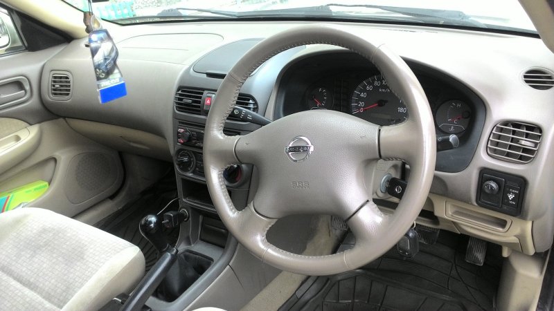 Nissan Sunny n16 салон 2001