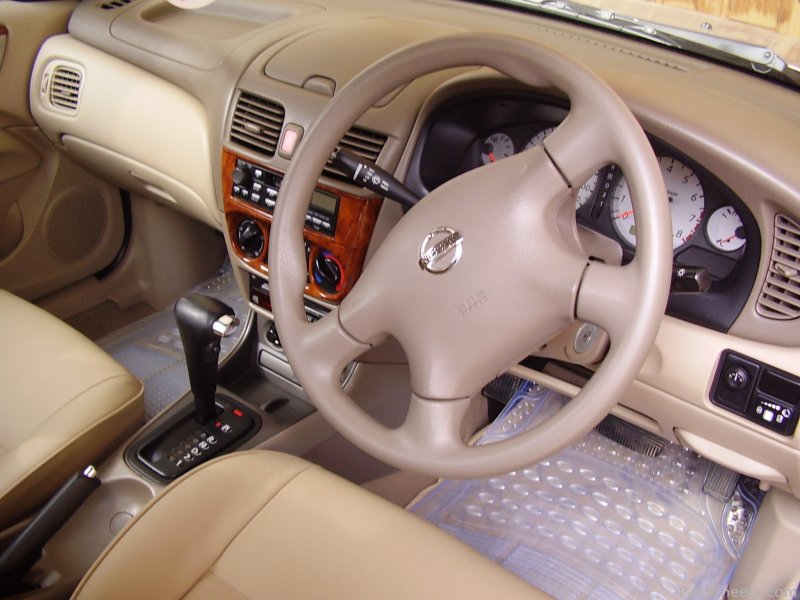 Nissan Sunny 2003 салон