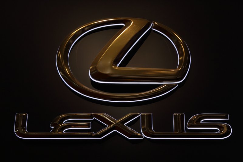 Lexus надпись