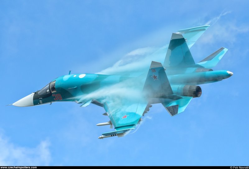 Противолодочные самолеты ил-38н в небе над СПБ
