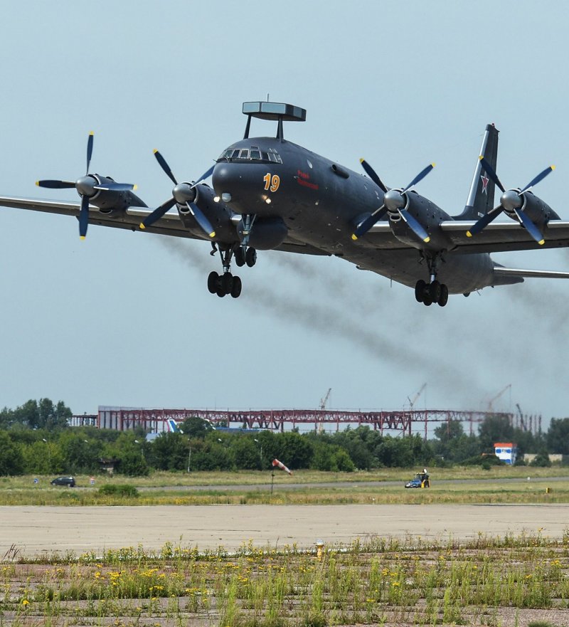 Памятник Су-33