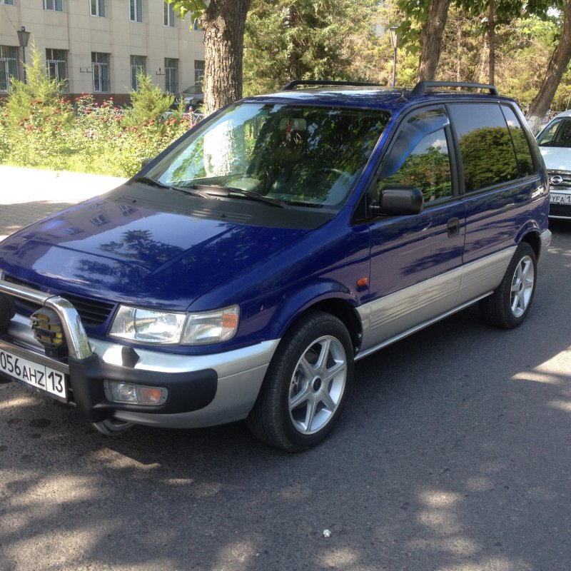 Mitsubishi Space Runner