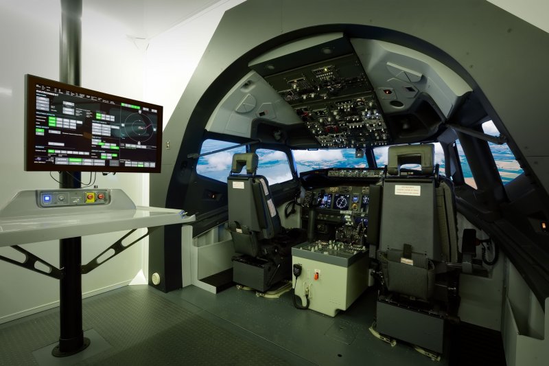 CAE авиасимулятор 737