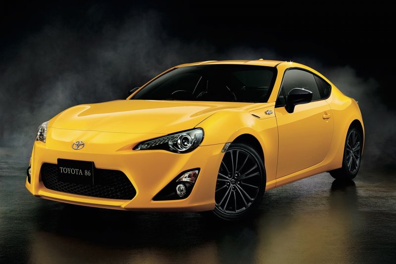 Тойота gt86 желтая