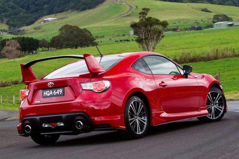 Toyota gt86 красная