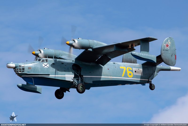 Самолёт морской авиации бе12