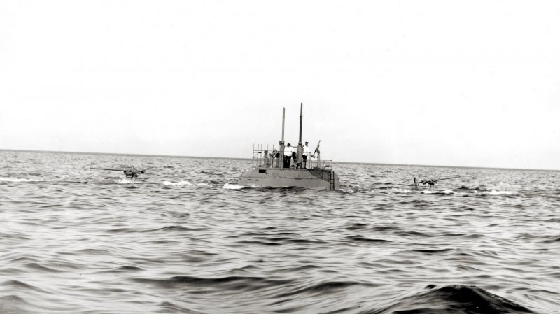 Первая подлодка в море 1869