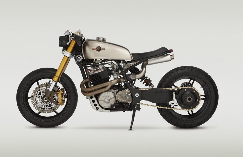 Triumph Bonneville Bobber Black