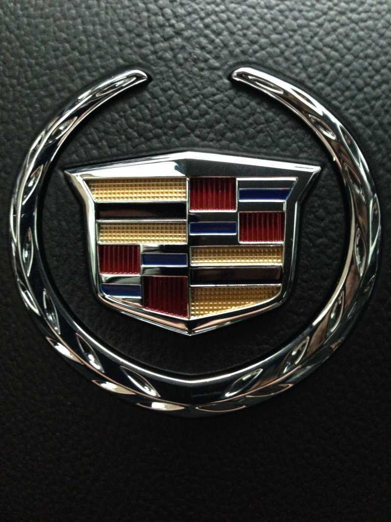 Cadillac Escalade значок