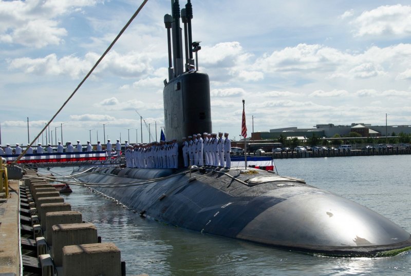Подводная лодка в море