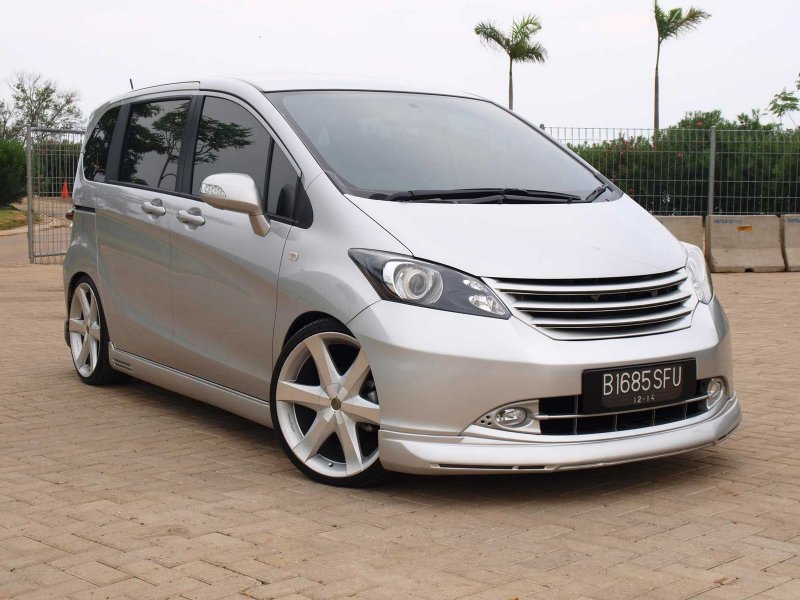 Honda freed r18