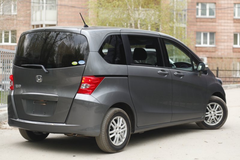 Honda freed Spike