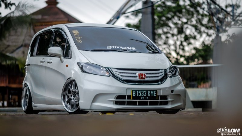 Honda freed r18