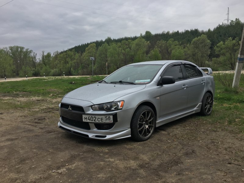 Mitsubishi Lancer 10 r17