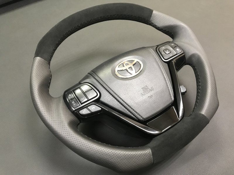 Анатомический руль Тойота Авенсис