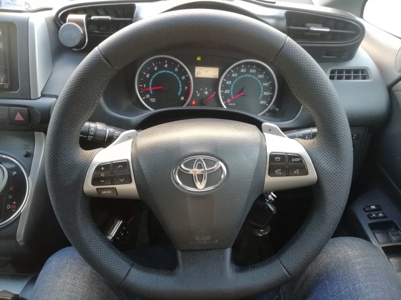 Руль Toyota Avensis 2