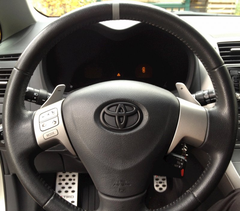 Руль Toyota Auris 2007