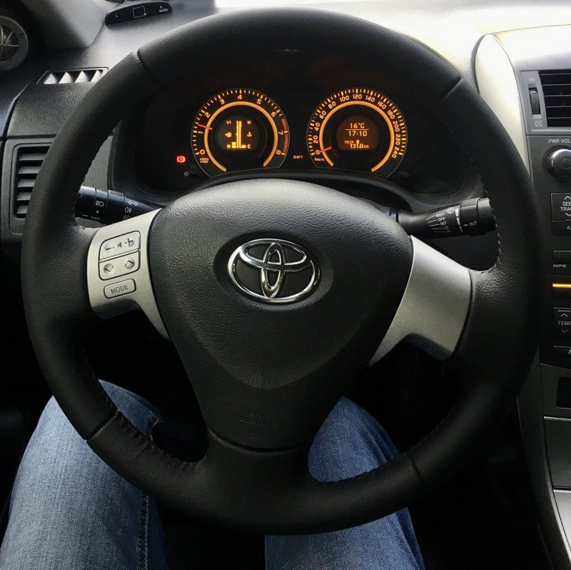 Toyota Corolla 2008 руль