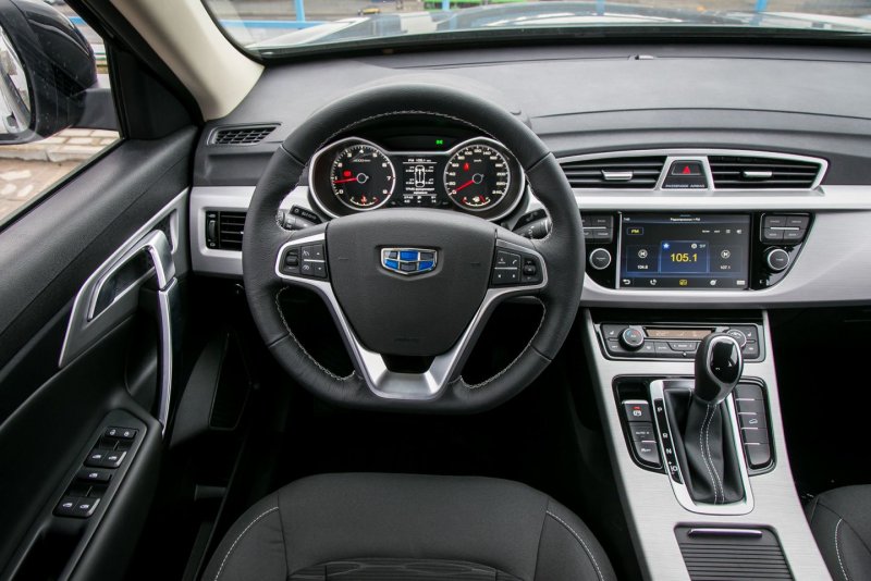 Geely Atlas красный