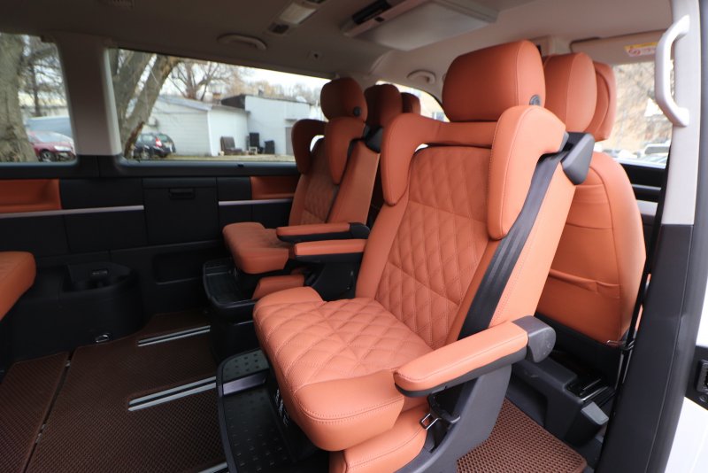 Volkswagen Multivan 6.1 перешив салона