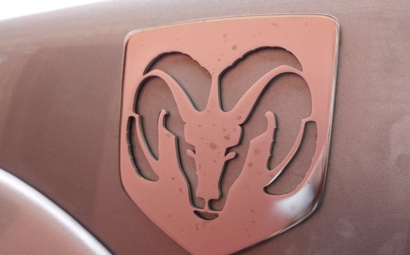 Шильдик dodge