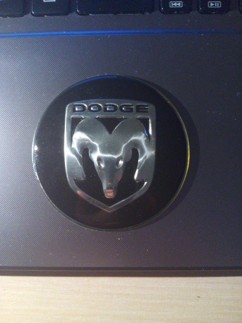 Шильдик на капот dodge Durango 1