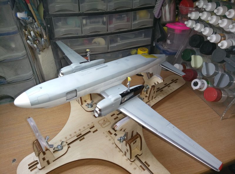 Модель самолета АН-24 1/72 Amodel