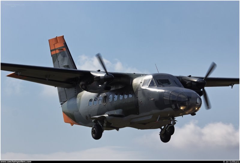 L-410 аварийная дверь