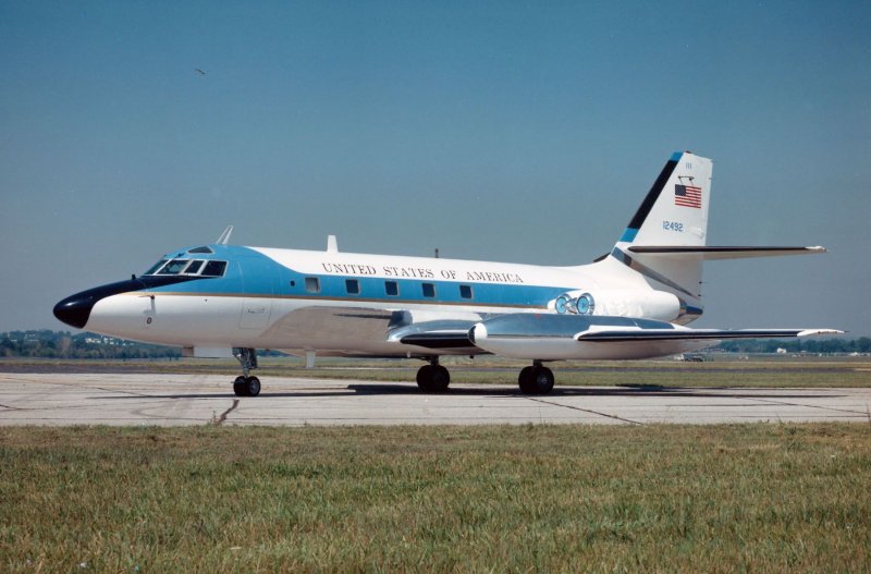 Американский военно транспортный самолет DC-4