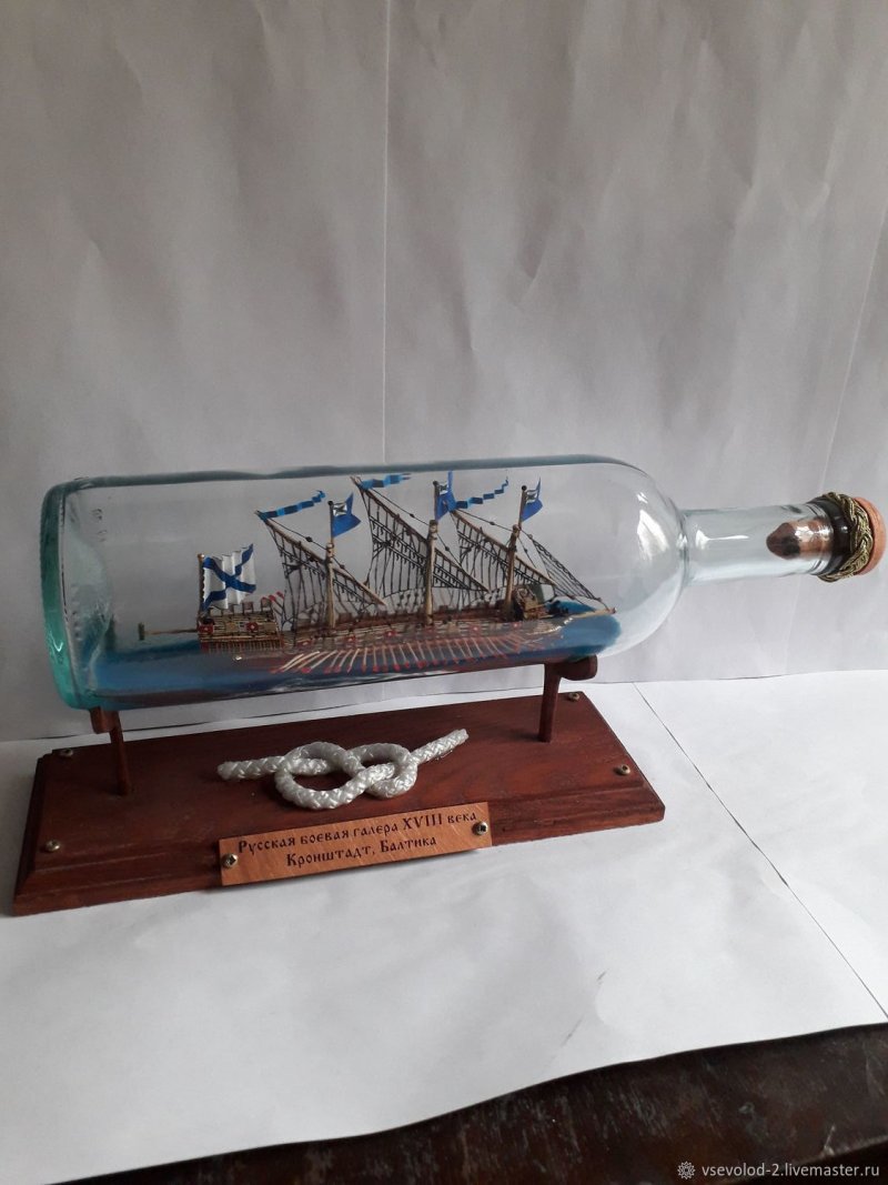 Корабль USS Constitution в бутылке