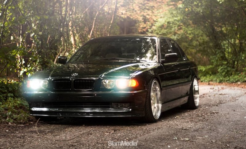BMW e38 черная